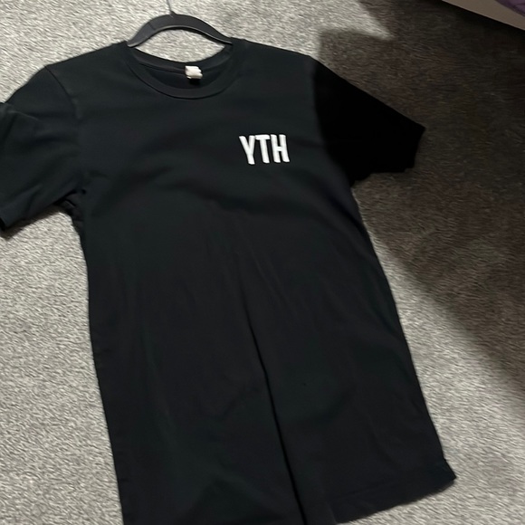 Black graphic tee - Picture 1 of 2